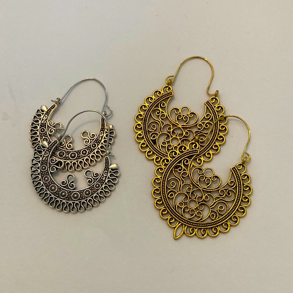 2 pairs of earrings for $5